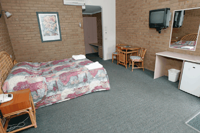 The Tropicana Motor Inn - Holiday Great Ocean Road 1