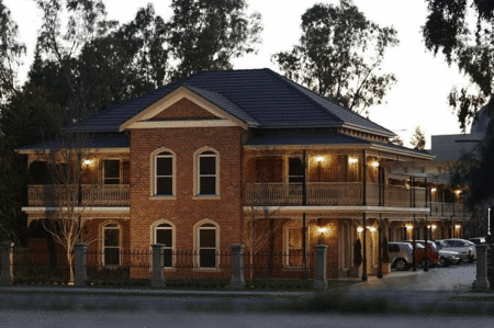 Carlyle Suites  Apartments