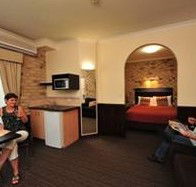 Highlander Motor Inn And Apartments