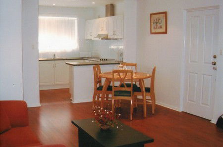 AA Madalena Court Holiday Apartments - Holiday Great Ocean Road 1