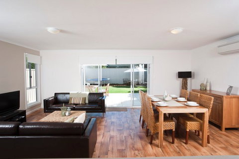 Coast & Vines @ Moana Beach - Holiday Great Ocean Road 1