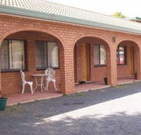 Cooma Country Club Motor Inn - Holiday Great Ocean Road