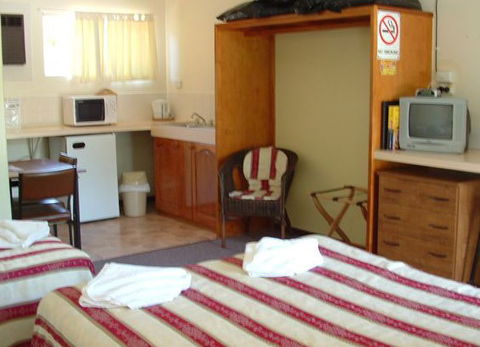 Affordable Gold City Motel - Holiday Great Ocean Road 2