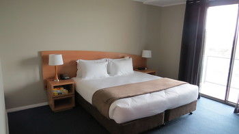 Waldorf Parramatta Apartment Hotel - Holiday Great Ocean Road 2