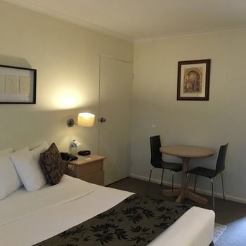 Eltham Gateway Hotel - Holiday Great Ocean Road 11