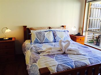 Australian Home Away @ East Doncaster Andersons Creek 1 - Holiday Great Ocean Road 0