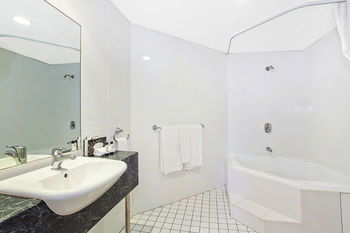 Quality Suites Boulevard On Beaumont - Holiday Great Ocean Road 3