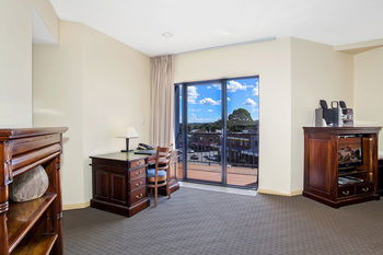 Quality Suites Boulevard On Beaumont - Holiday Great Ocean Road 4