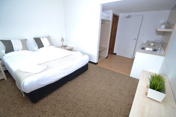 Crossroads Hotel Liverpool - Holiday Great Ocean Road 4