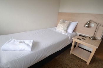 Crossroads Hotel Liverpool - Holiday Great Ocean Road 23