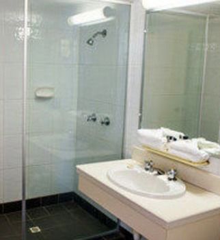 Newcastle Beach Hotel - Holiday Great Ocean Road 0