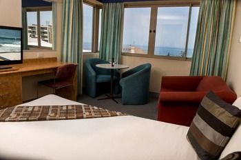 Newcastle Beach Hotel - Holiday Great Ocean Road 10