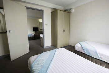Newcastle Beach Hotel - Holiday Great Ocean Road 24