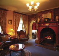 Oatlands Lodge Colonial Accommodation