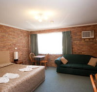 Allan Cunningham Motel and Old Wagon Restaurant