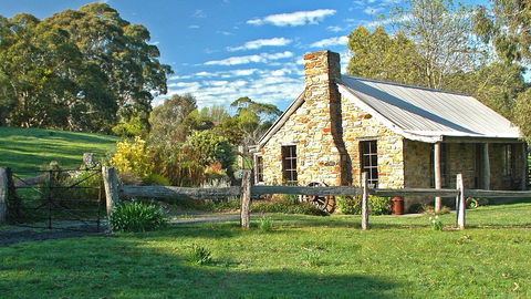 Adelaide Hills Country Cottages - Gum Tree Cottage - Holiday Great Ocean Road 3