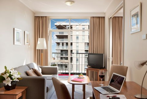 Crowne Plaza Newcastle - Holiday Great Ocean Road 2