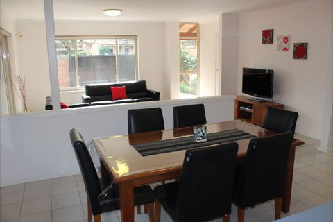 Adelaide Serviced Accommodation - Childers House - Holiday Great Ocean Road 5
