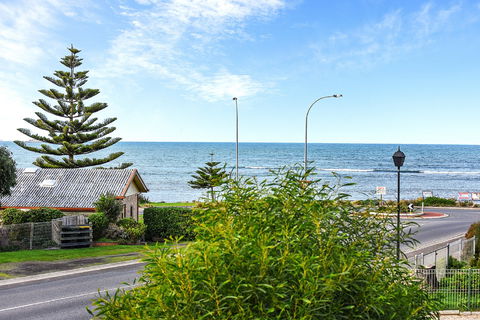 Ariadne - A Hop Skip And A Jump To The Beach With Sea Views - Holiday Great Ocean Road 0