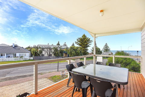 Ariadne - A Hop Skip And A Jump To The Beach With Sea Views - Holiday Great Ocean Road 1