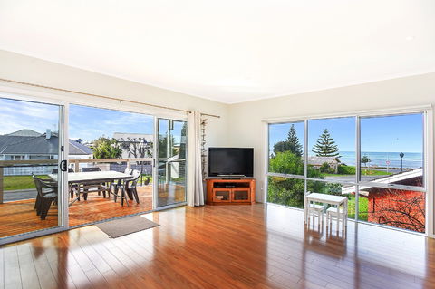 Ariadne - A Hop Skip And A Jump To The Beach With Sea Views - Holiday Great Ocean Road 2