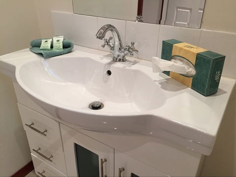 Across Country Motor Inn And Serviced Apartments - Holiday Great Ocean Road 2