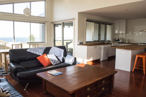 Shellharbour Village Ocean View Apartment - Holiday Great Ocean Road 1
