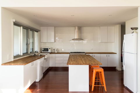 Shellharbour Village Ocean View Apartment - Holiday Great Ocean Road 2