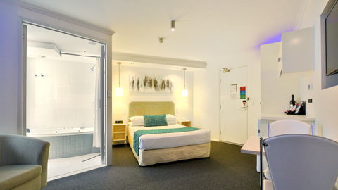 Atlantic Tower Motor Inn - Holiday Great Ocean Road 2