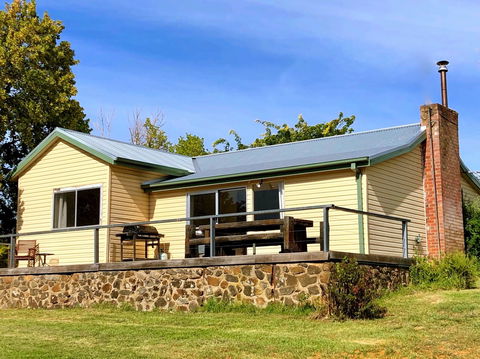 Adelong Valley Farm Stays - Moorallie Cottage - Holiday Great Ocean Road 1
