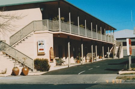 New England Motor Inn - Holiday Great Ocean Road