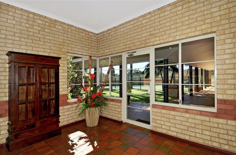 Drakesbrook Hotel Motel - Holiday Great Ocean Road 1