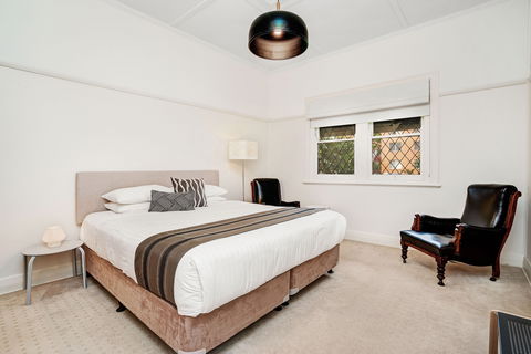 Newcastle Executive Homes - Cooks Hill Cottage - Holiday Great Ocean Road 1