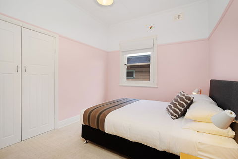 Newcastle Executive Homes - Cooks Hill Cottage - Holiday Great Ocean Road 2