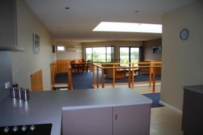 Ultimate Holiday Apartments - Holiday Great Ocean Road 5