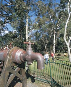 Mundaring Community Sculpture Park - Holiday Great Ocean Road 0