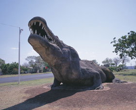 Crocodile Statue - Holiday Great Ocean Road 0