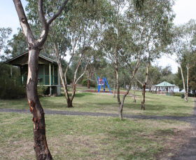 Lake Inverell Reserve - Holiday Great Ocean Road 1