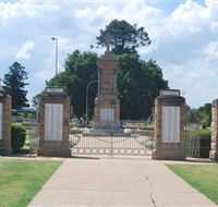 Warwick War Memorial and Gates - Holiday Great Ocean Road
