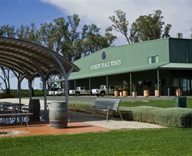 Andrew Peace Wines - Holiday Great Ocean Road 0