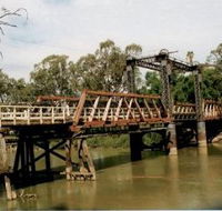 Swan Hill - Murray River Road Bridge - Holiday Great Ocean Road