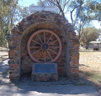 Jindera Pioneer Cairn - Holiday Great Ocean Road
