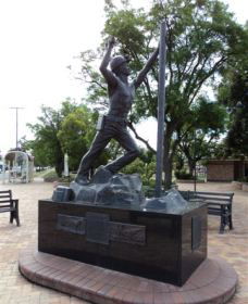 Miners Memorial Statue - Holiday Great Ocean Road 0