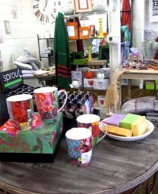 The Famous Tinonee Cafe And Gift Shop - Holiday Great Ocean Road 0