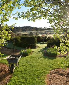 All Saints Garden - Holiday Great Ocean Road 0