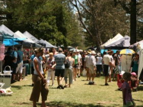 Burleigh Art And Craft Markets - Holiday Great Ocean Road 1