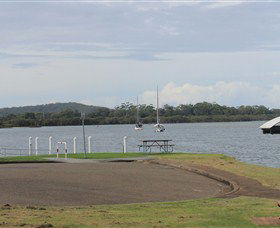 Laurieton Riverside Seafoods - Holiday Great Ocean Road 2