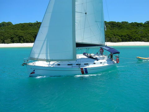 Whitsunday Rent A Yacht - Holiday Great Ocean Road 6