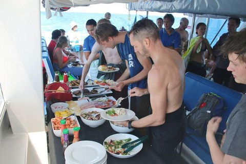 Great Barrier Reef Dive And Snorkel Cruise From Mission Beach - Holiday Great Ocean Road 9