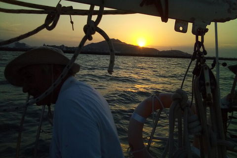 Townsville Sunset Sail Sailing Cruise Boat Tour - Holiday Great Ocean Road 9
